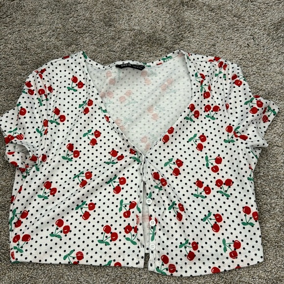 Cherry button crop - Picture 1 of 2